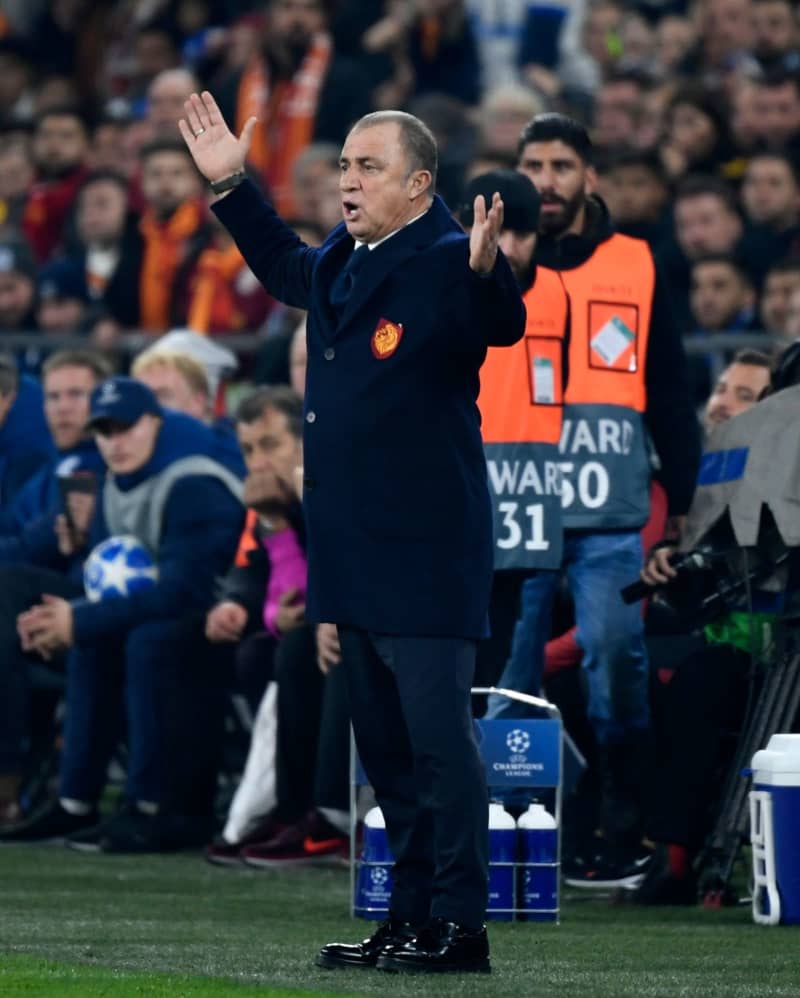Then Galatasaray Coach Fatih Terim gestures on the touchlines during the UEFA Champions League Group D soccer match between FC Schalke 04 and Galatasaray Istanbul at the Veltins Arena. Ina Fassbender/dpa