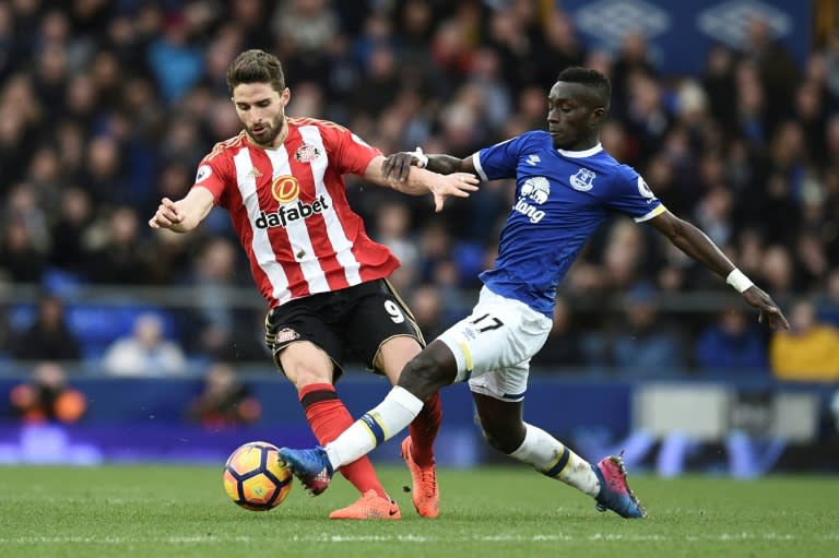 Everton's midfielder Idrissa Gueye (R) vies with Sunderland's striker Fabio Borini (L) during the English Premier League football match February 25, 2017