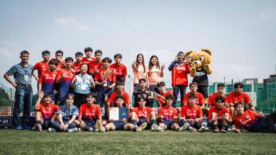 屏東大學在11人制聯賽升上一級後，喊話五人制錦標賽奪冠。（圖：大專體總提供）