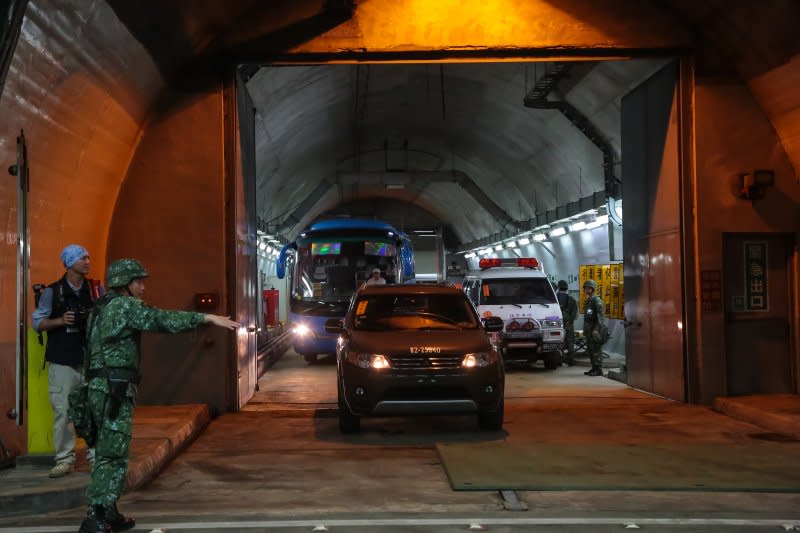 「漢光32號」第三戰區軍演24日凌晨於雪山隧道實施，並利用雪隧內車行連絡道預屯補給品。（顏麟宇攝）