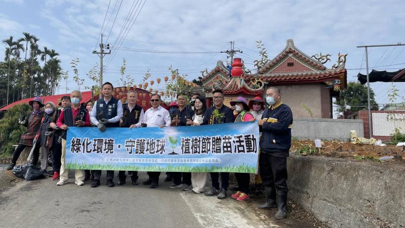 松柏嶺各界今植樹淨街　參山處打造櫻木花道秘境