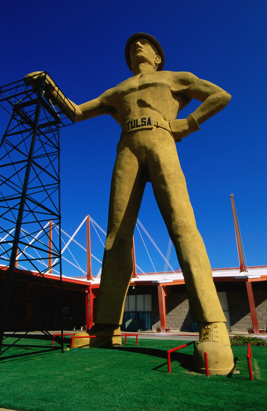 oldest roadside attractions golden driller statue