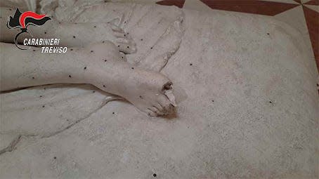 A photo of the broken foot of the plaster statue "Paolina Bonaparte as Venus Victorious."