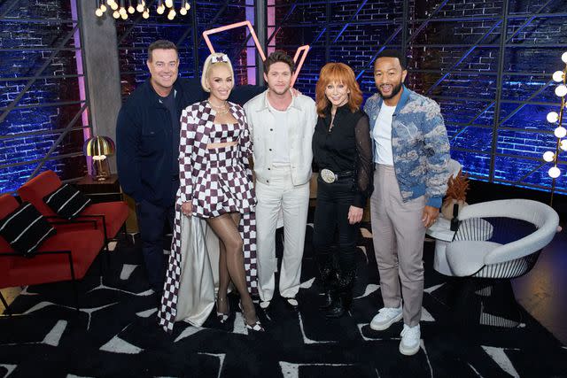 <p>Tyler Golden/NBC via Getty</p> Carson Daly, Gwen Stefani, Niall Horan, Reba McEntire, John Legend