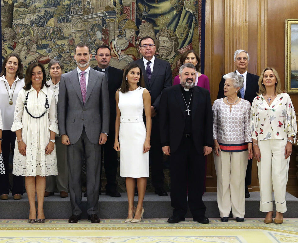 <p>Letizia tiene unos cuantos vestidos de la mencionada marca alemana. Uno de ellos se lo puso el 10 de julio para una recepción celebrada en el palacio de la Zarzuela. (Foto: EFE). </p>