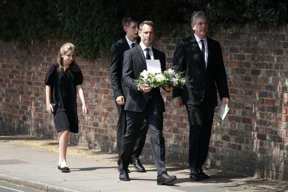 Mourners arrive funeral of Dame Deborah