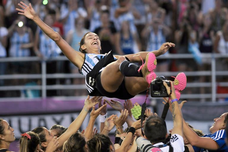 Luciana Aymar se retiró campeona de Champions Trophy con las Leonas, en Mendoza 2014