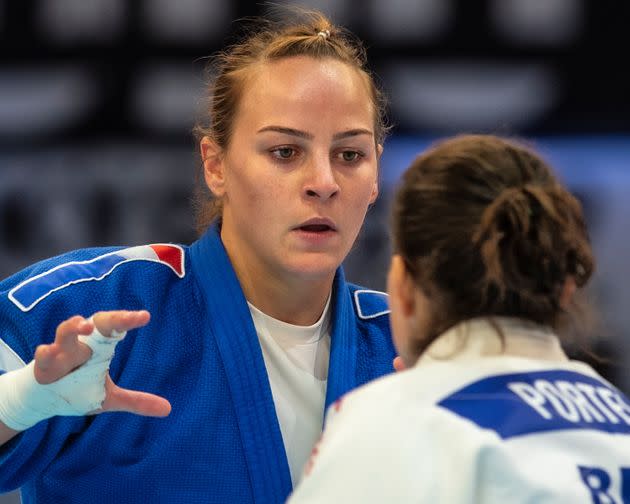 Margaux Pinot, en bleu, ici en 2019 aux championnats du monde de judo à Tokyo.(Photo David Finch/Getty Images) (Photo: David Finch via Getty Images)