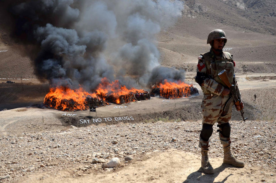 Pakistani authorities destroy seized illegal drugs