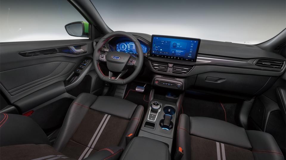 圖／2023 Ford Focus Wagon ST X導入全新世代科技性能座艙設計，搭載FORD PERFORMANCE性能跑車電動座椅，提供紮實側向支撐性、跑車桶椅包覆性。
