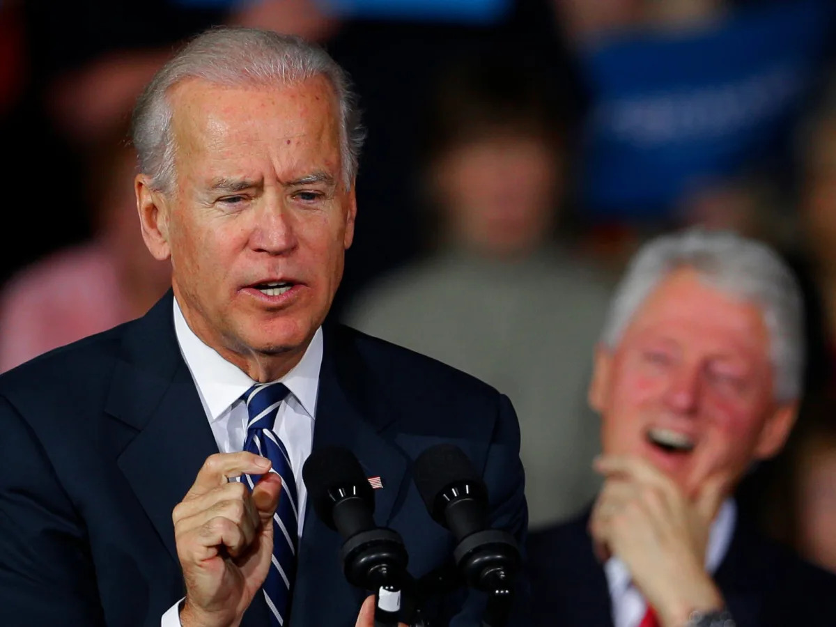 Biden had a private lunch with Bill Clinton during which the former president ur..