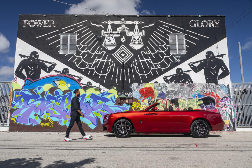 2020 Rolls-Royce Dawn Black Badge (Credit: Rolls-Royce Motor Cars)