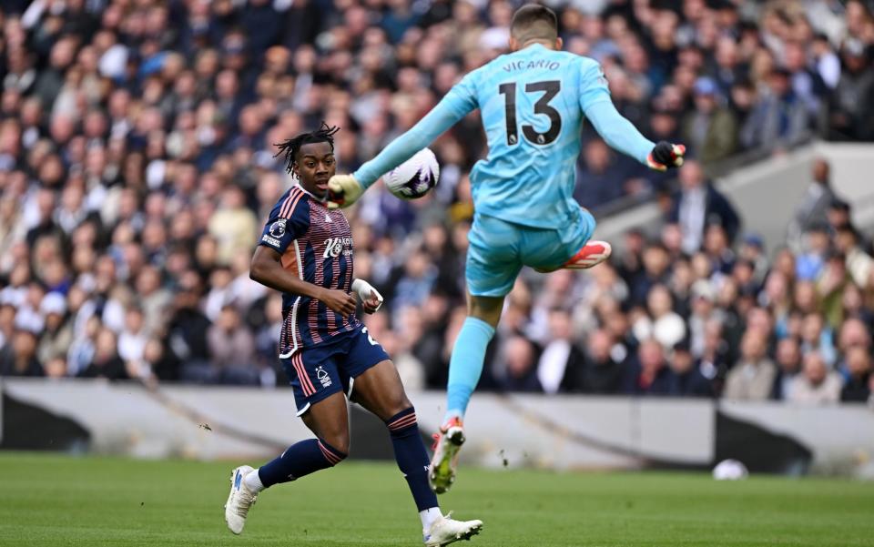 Guglielmo Vicario clears the ball away