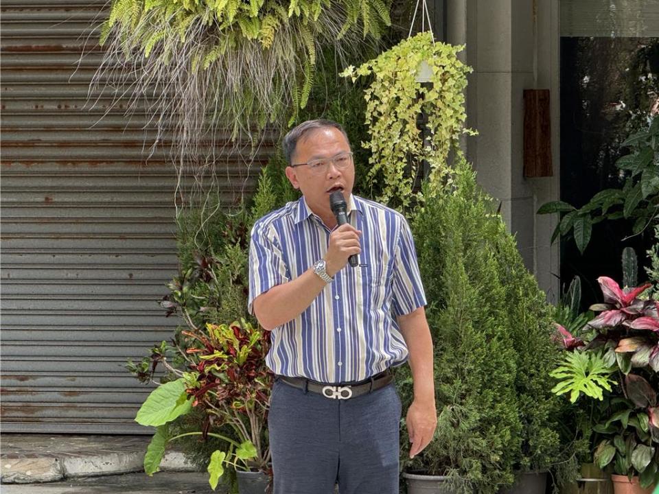 國會改革覆議案遭否決，民進黨政策委員會執行長王義川22日到台中龍井區東海商圈進行「反擴權護民主」開講指出，立法院長韓國瑜不維持中立在覆議案投票是受中國勢力介入。（潘虹恩攝）