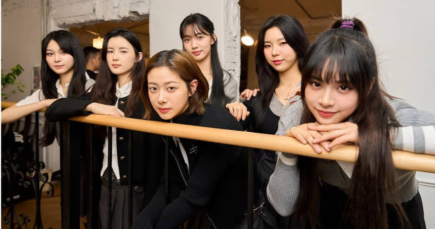 許媛媛（左起）、毓、采甄（後）、XXIN（前）、Ayeon、Nico，幻藍小熊6位成員正在韓國受訓。（圖／天空娛樂提供）