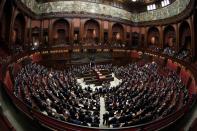 <p>La nuova legislatura ha visto un rinnovo molto marcato dei rappresentanti in Parlamento: circa il 65% dei deputati e senatori è totalmente nuovo rispetto al passato. Persone che non sono mai state prima in Parlamento e che fino a oggi hanno fatto altri lavori. (AP) </p>