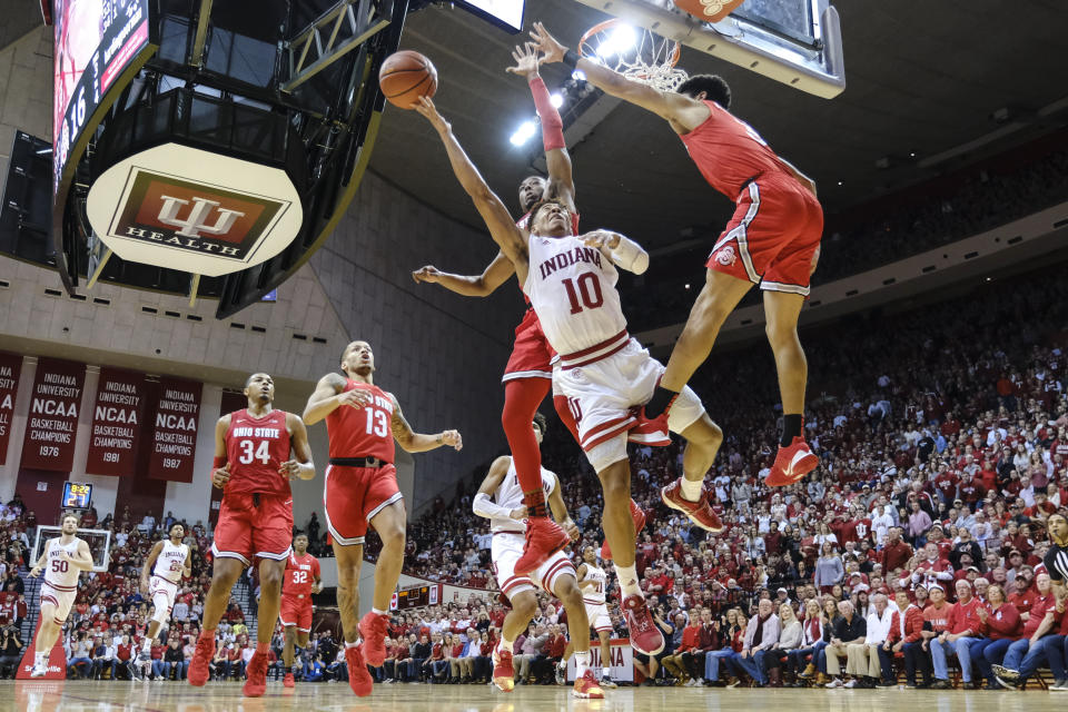 Indiana guard Rob Phinisee, center, shoots between Ohio State defenders Andre Wesson, in back, and D.J. Carton during the first half of an NCAA college basketball game in Bloomington, Ind., Saturday, Jan. 11, 2020. (AP Photo/AJ Mast)