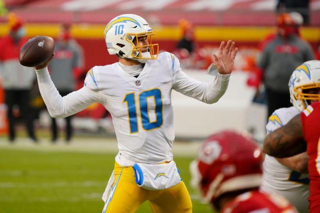 Chargers score late two-point conversion in comeback win over Chiefs -  Watch the play, NFL, Sport