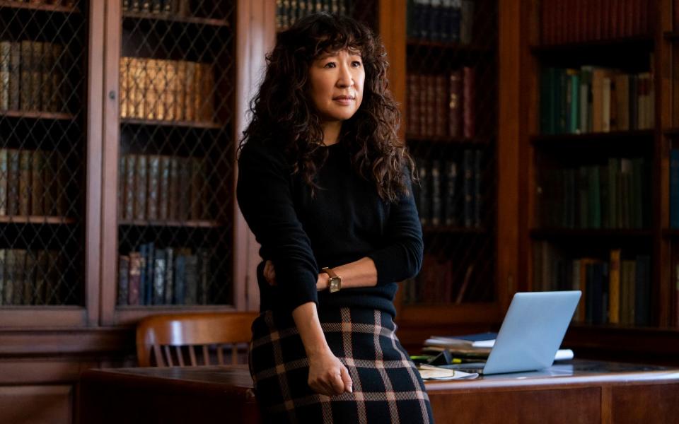 2019 wählte das "Time"-Magazin sie unter die 100 einflussreichsten Menschen auf der Welt: Sandra Oh gewann für ihre Hauptrolle in der Spionage-Thriller-Serie "Killing Eve" ihren zweiten Golden Globe. Sie war die erste Frau asiatischer Abstammung, die zwei der begehrten Preise gewinnen konnte. Zuletzt spielte sie die Hauptrolle in der Netflix-Serie "Die Professorin" (Bild). (Bild: Netflix / Eliza Morse)