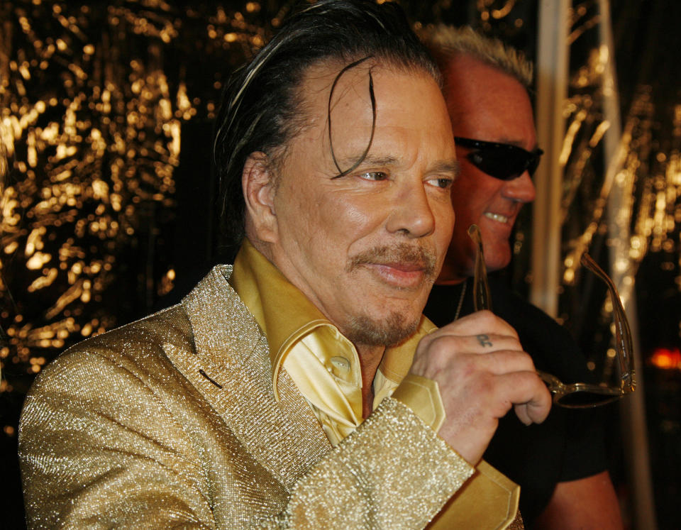 Actor Mickey Rourke, star of the film "The Wrestler," poses at the film's Los Angeles premiere in Beverly Hills, California December 16, 2008. REUTERS/Fred Prouser (UNITED STATES)