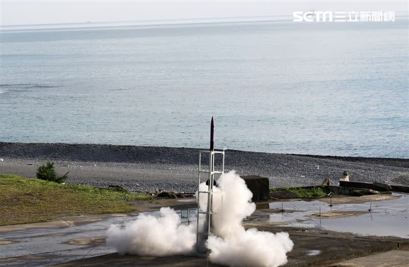  淡江大學成功發射出第二支科研探空火箭「Jessie」。（圖／國家太空中心提供）