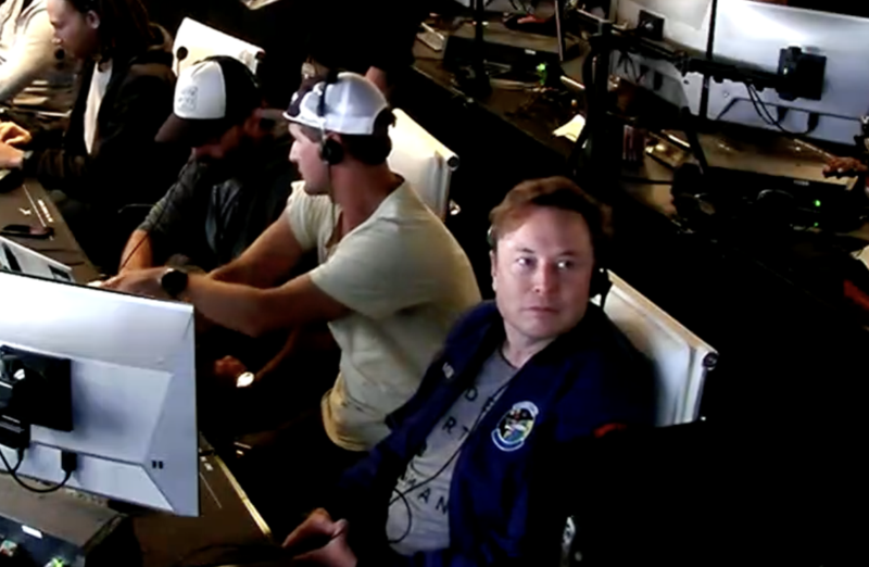 火箭試射失敗當下，馬斯克露出耐人尋味的表情。（翻攝自推特@SpaceX）