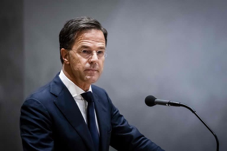 El primer ministro saliente, Mark Rutte, anuncia que deja la política durante un debate en la Cámara de Representantes tras la caída del gabinete, en La Haya el 10 de julio de 2023.