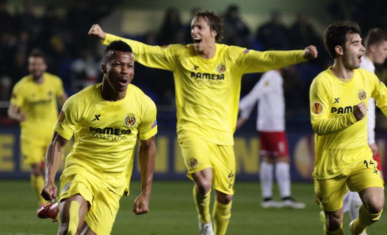 Villarreal's Ikechukwu Uche (L) celebrates scoring a goal during their UEFA Europa League match against FC Salzburg, at El Madrigal stadium in Villareal, on February 19, 2015