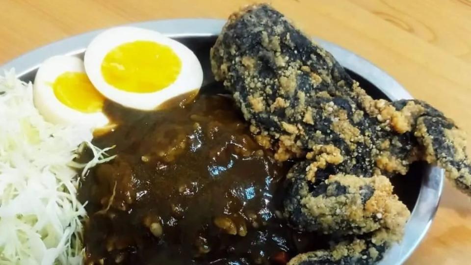 雲林北港餐廳推出「呱呱蛙咖哩飯」。（圖／翻攝自博愛壱壱円 臉書）