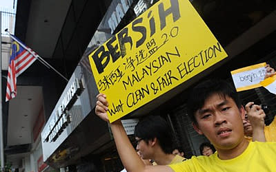 120 people in Singapore joined others from around the world in a peaceful Bersih rally. (AFP file photo)