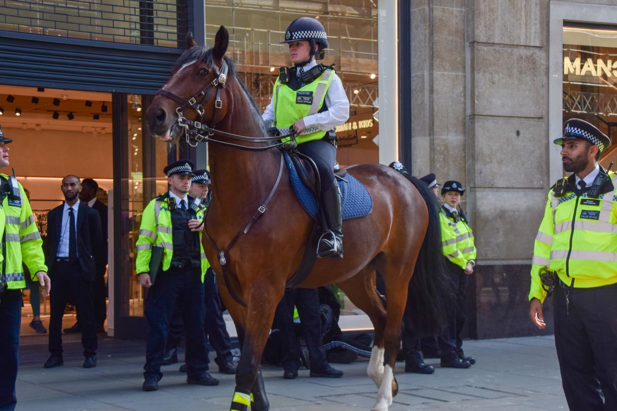 London, UK. 9th August 2023. Police officers on horses disperse the crowds on Oxford Street as police descend on the busy shopping street after a social media post reportedly organised a mass shoplifting event. Credit: Vuk Valcic/Alamy Live News