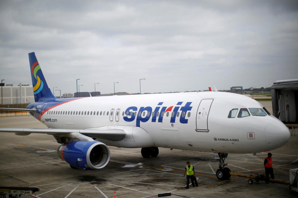 Eine Maschine der US-amerikanischen Fluglinie Spirit Airlines konnte am Montag nur mit Verzögerung abheben. Angeblich, weil sich eine Familie an Bord nicht an die Maskenpflicht gehalten hat. Foto: Reuters / Jim Young