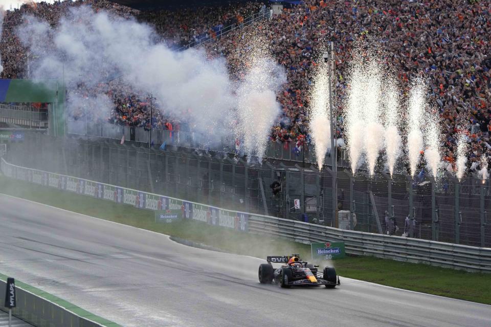 Max Verstappen de Red Bull al ganar el Gran Premio de Holanda, el domingo 27 de agosto de 2023, en Zandvoort. (AP Foto/Peter Dejong)