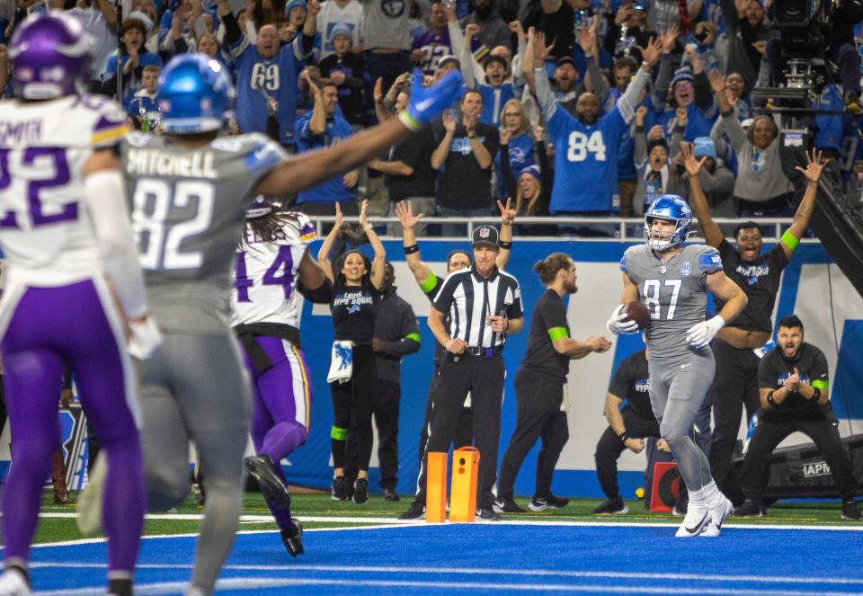 Detroit Lions tight end Sam LaPorta scores a touchdown during the first quarter against the Minnesota Vikings at Ford Field in Detroit on Sunday, Jan. 7, 2024.