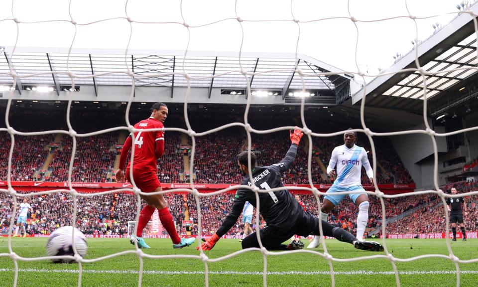 <span>Eberechi Eze scores the only goal of the game to give Crystal Palace a 1-0 win over Liverpool at Anfield.</span><span>Photograph: Michael Steele/Getty Images</span>