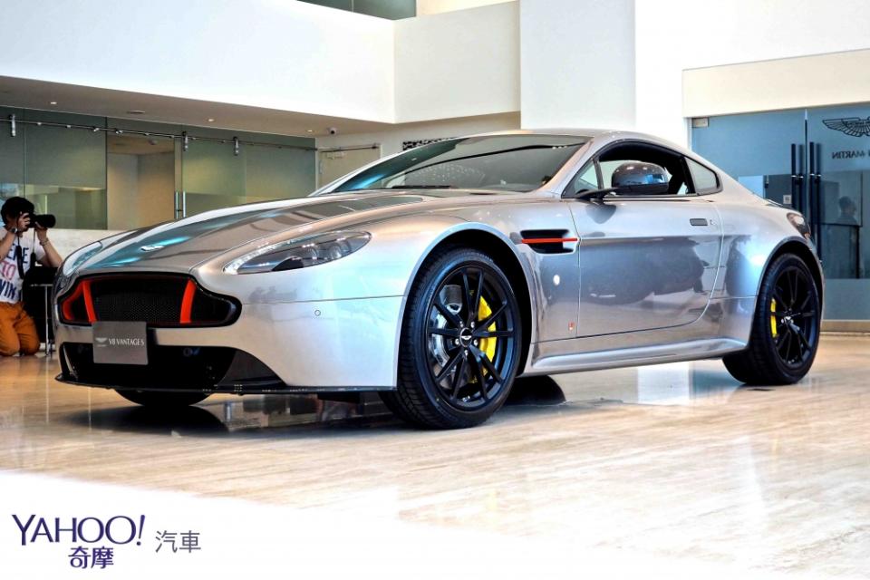 女武神的飛行前奏曲，Aston Martin Vantage S RBR Edition限量抵台