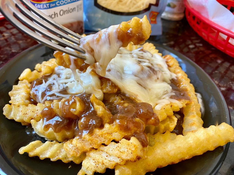 fries with gravy and cheese