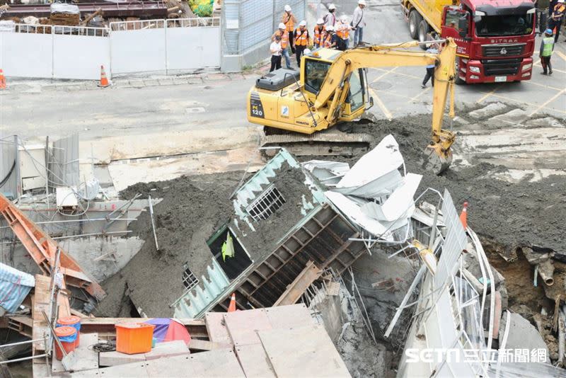 建案「基泰大直」施工不慎連續壁折斷，鄰宅遭波及「歪樓塌陷」。（圖／記者邱榮吉攝影）