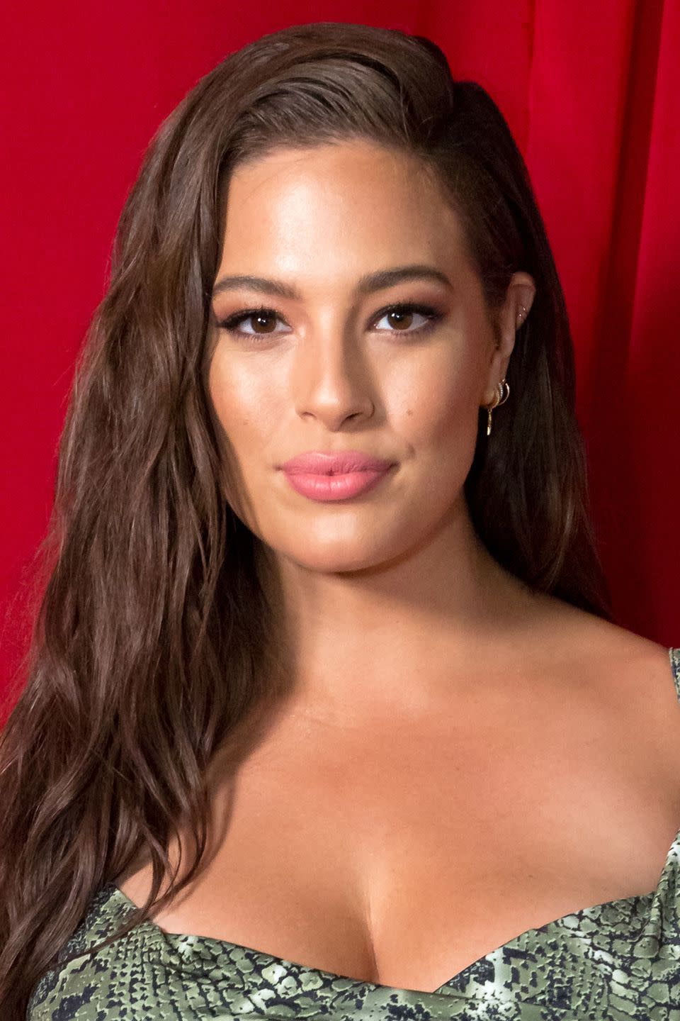 <p>To get glowing skin like Ashley Graham, you don't necessarily need to rush out and buy another highlighter, although if you do we'd recommend Laura Mercier's <a rel="nofollow noopener" href="https://www.feelunique.com/p/Laura-Mercier-Face-Illuminator-Powder-9g?option=27785&gclid=Cj0KCQjwuafdBRDmARIsAPpBmVX7cFzfF241AshNglqYPE0Vw-Z-9XlZz8Lko_W3eDDJblfeFEtkoeoaAi8GEALw_wcB&gclsrc=aw.ds" target="_blank" data-ylk="slk:Face Illuminator Powder;elm:context_link;itc:0;sec:content-canvas" class="link ">Face Illuminator Powder</a> to swipe over your forehead, cheekbones and cupid's bow. Instead, use a pink eyeshadow, like Mac's in <a rel="nofollow noopener" href="https://www.feelunique.com/p/Laura-Mercier-Face-Illuminator-Powder-9g?option=27785&gclid=Cj0KCQjwuafdBRDmARIsAPpBmVX7cFzfF241AshNglqYPE0Vw-Z-9XlZz8Lko_W3eDDJblfeFEtkoeoaAi8GEALw_wcB&gclsrc=aw.ds" target="_blank" data-ylk="slk:Pink Venus;elm:context_link;itc:0;sec:content-canvas" class="link ">Pink Venus</a>, and apply it along your brow bone. It will immediately lift your eyes and brighten your complexion. <br></p>