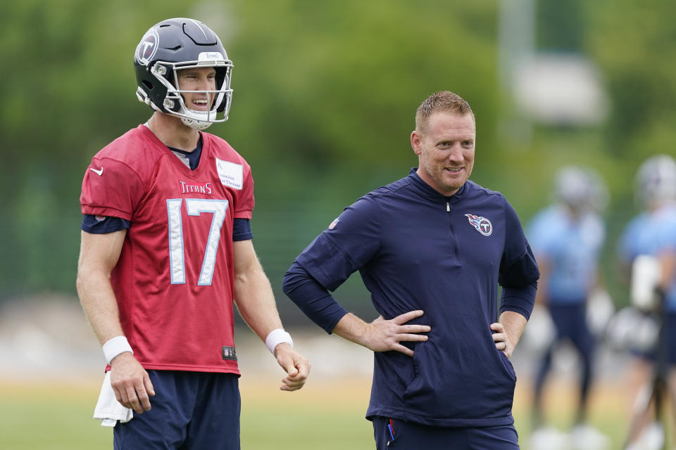 Tennessee Titans quarterback Ryan Tannehill (17) and offensive coordinator Todd Downing watch as players take part in a drill at the NFL football team's practice facility Tuesday, May 24, 2022, in Nashville, Tenn. (AP Photo/Mark Humphrey)