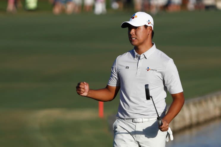 Si Woo Kim fist pumps after locking up the win.