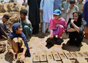 <p>Ihre Erfahrungen als UNHCR-Sonderbotschafterin bewegten Angelina Jolie dazu, gemeinsam mit Microsoft die Organisation Kids in Need of Defense zu gründen, die seitdem geflüchteten Kindern ohne erwachsene Begleitung beim Immigrationsprozess hilft.<br>(Foto: AP Images) </p>