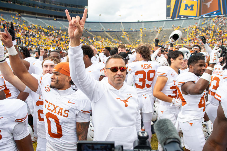 Texas-coach Steve Sarkisian had genoeg te vieren nadat de Longhorns zaterdag de Wolverines met 31-12 versloegen. (Aaron J. Thornton/Getty Images)