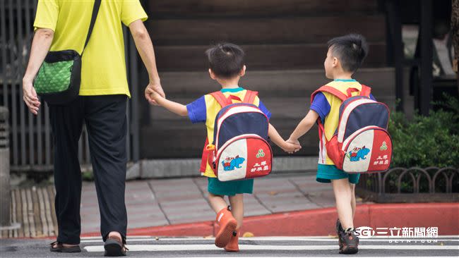 醫師提醒，春節期間盡量別帶5歲以下孩童到人多的地方。（示意圖／資料照）