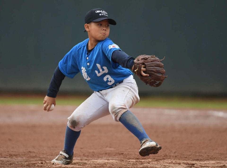 游騰皓冠軍戰先發4.1奪勝拿到投手獎。大會提供