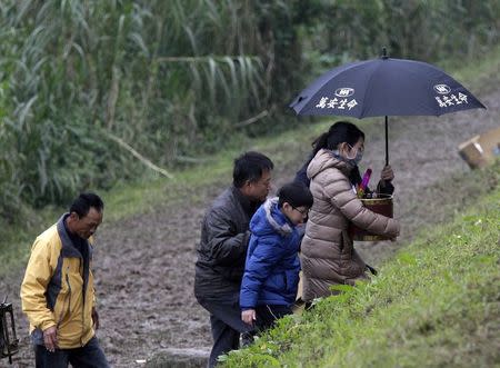 Family members of the passengers on the crashed TransAsia Airways plane Flight GE235 leave the site after a Daoist ceremony in New Taipei City February 5, 2015. REUTERS/Pichi Chuang