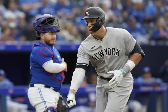 Aaron Judge explains long glance into Yankees' dugout during two