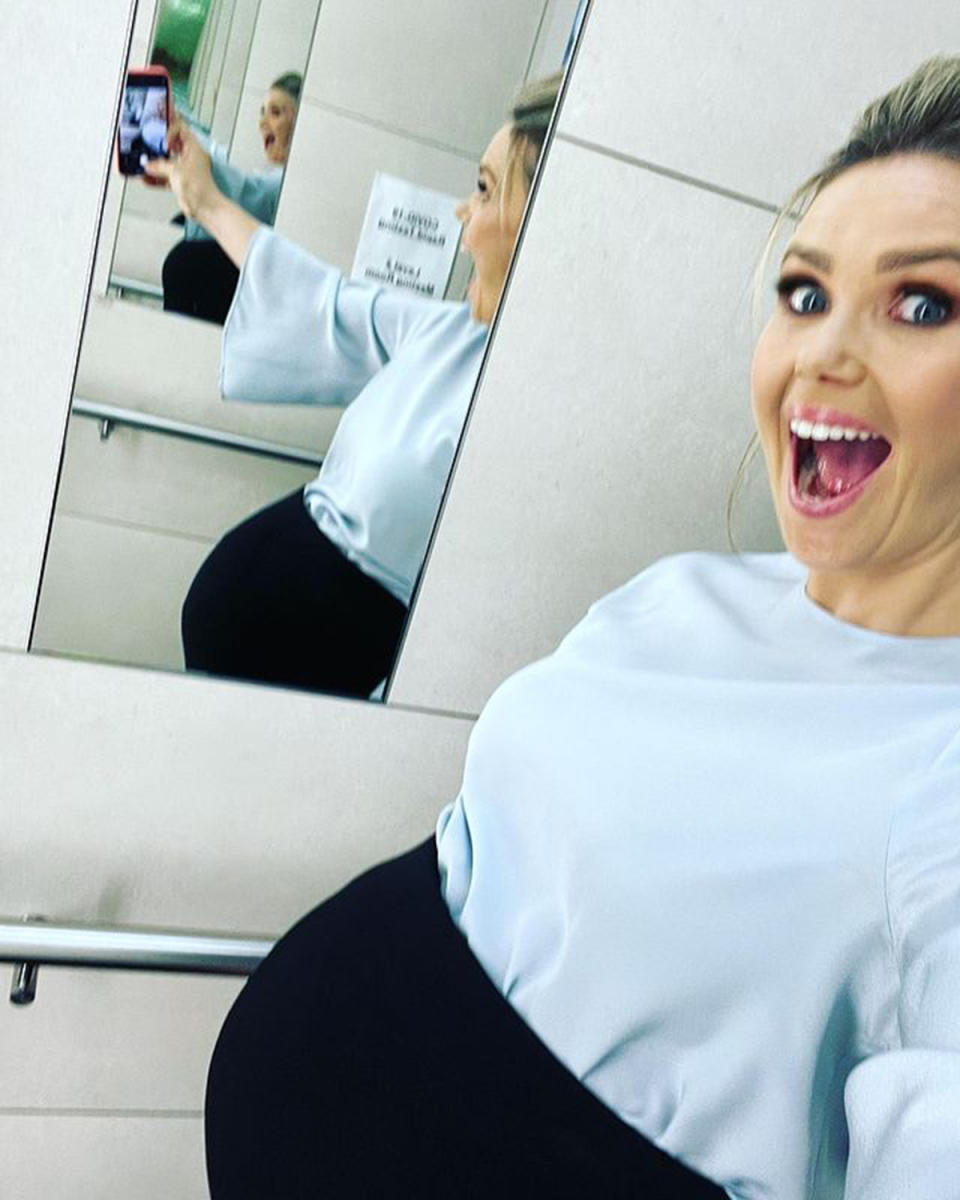 Sunrise host Edwina Bartholomew takes a selfie in a mirror showing her pregnant belly. Photo: Instagram/edwina_b.