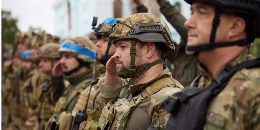 Ukrainian military personnel