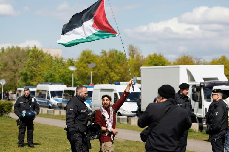 An Hochschulen in Deutschland und anderen europäischen Ländern ist es erneut zu Protesten gegen den Krieg im Gazastreifen gekommen. In Berlin wurde ein Protestcamp von Demonstrierenden auf einem Hof der Freien Universität (FU) laut Polizei geräumt. (Odd ANDERSEN)